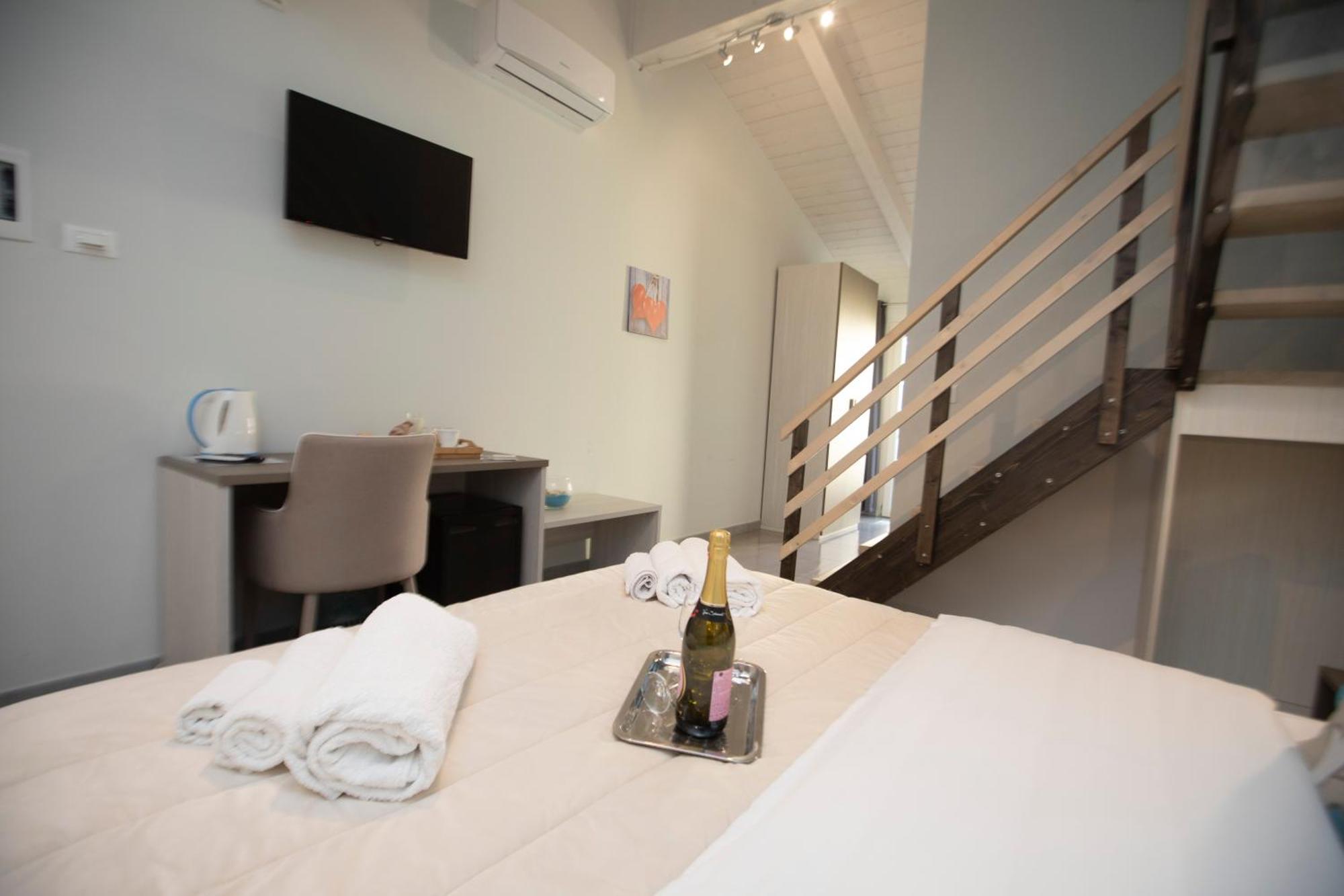 La Perla Amantea - Rooms & Apartaments Екстериор снимка