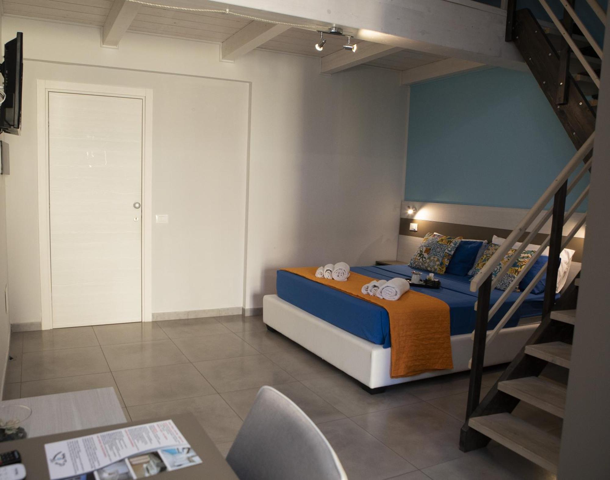 La Perla Amantea - Rooms & Apartaments Екстериор снимка